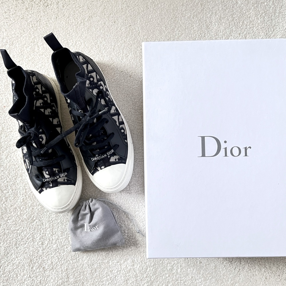 Walk N Dior size 8.5 Deep Blue
